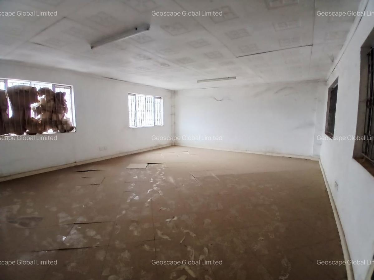 7,000 ft² Warehouse with Parking in Industrial Area - 3