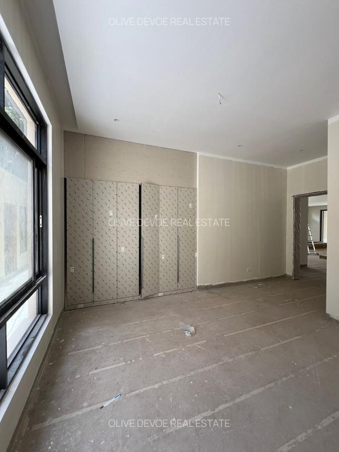 6 Bed Townhouse with En Suite in Lavington - 18