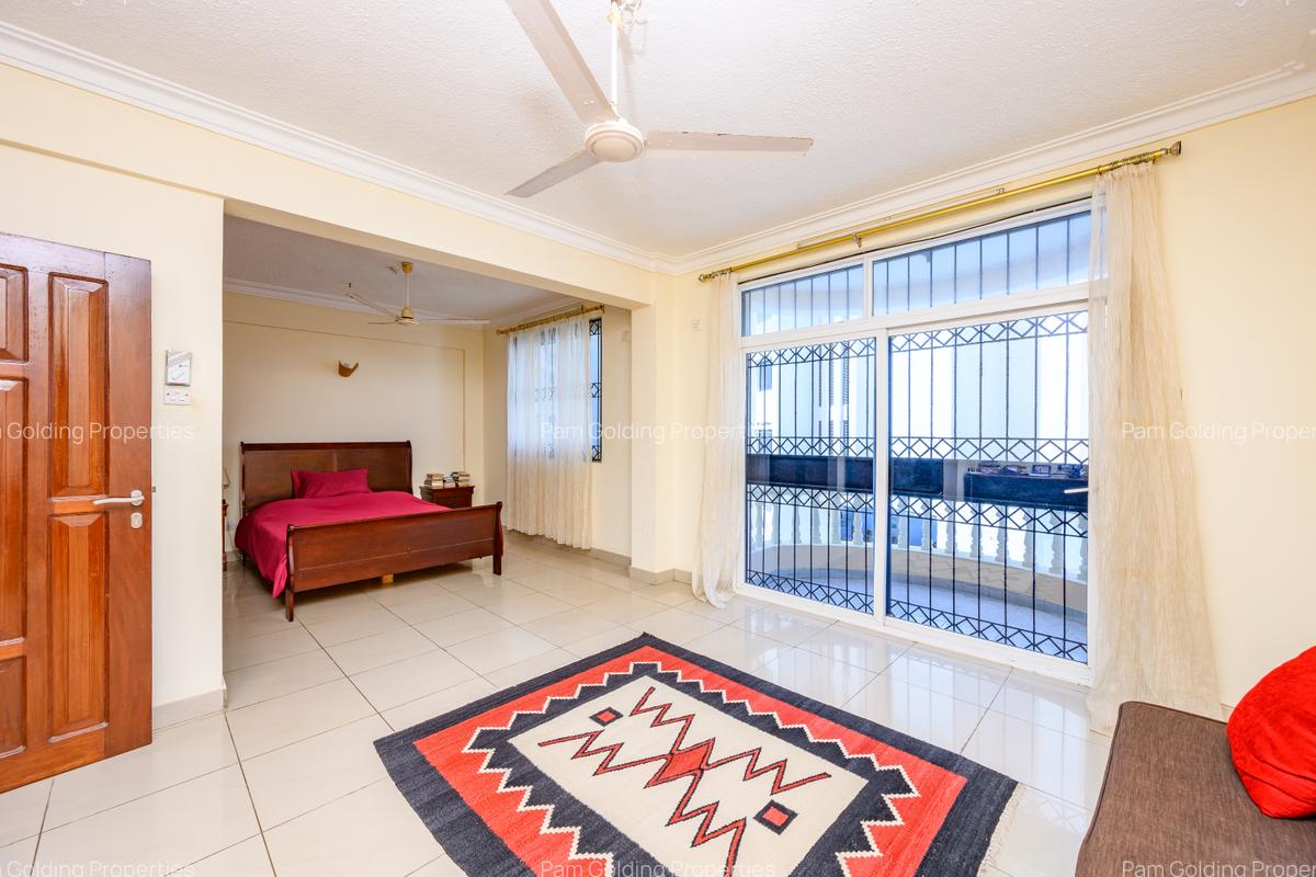 3 Bed Apartment with En Suite at Oceanic Road - 7