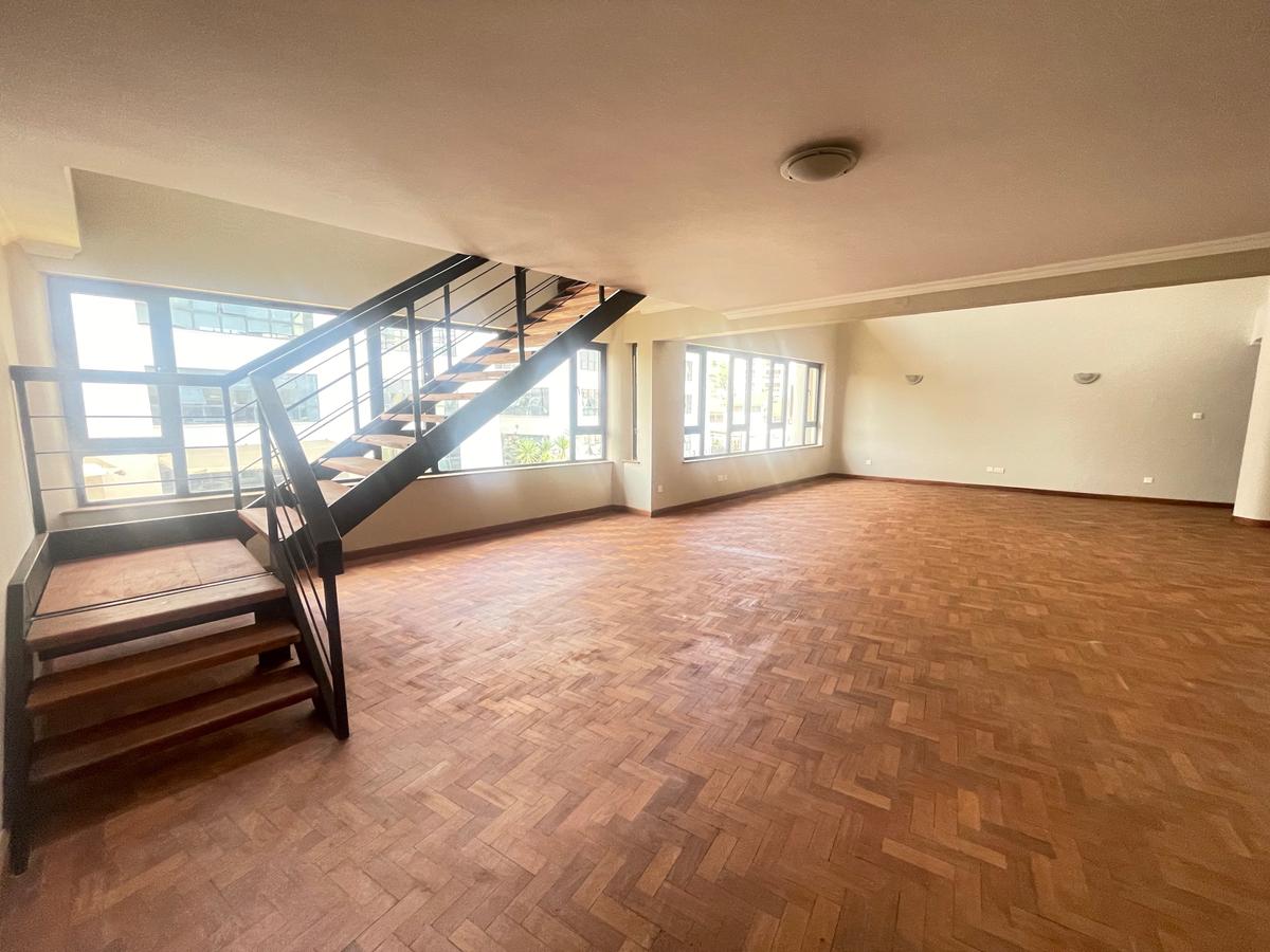 4 Bed Apartment in Riverside - 9