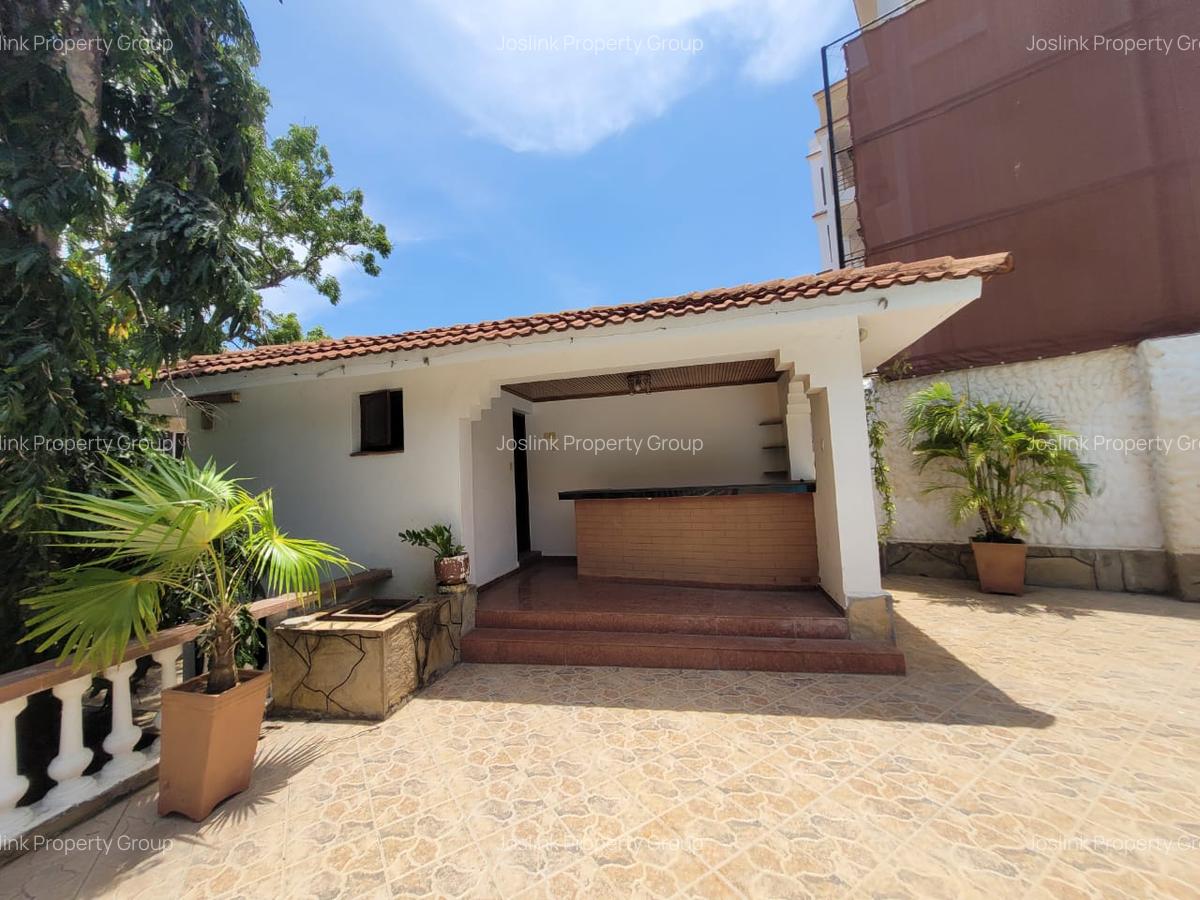 4 Bed Townhouse with En Suite at Greenwood Drive - 10