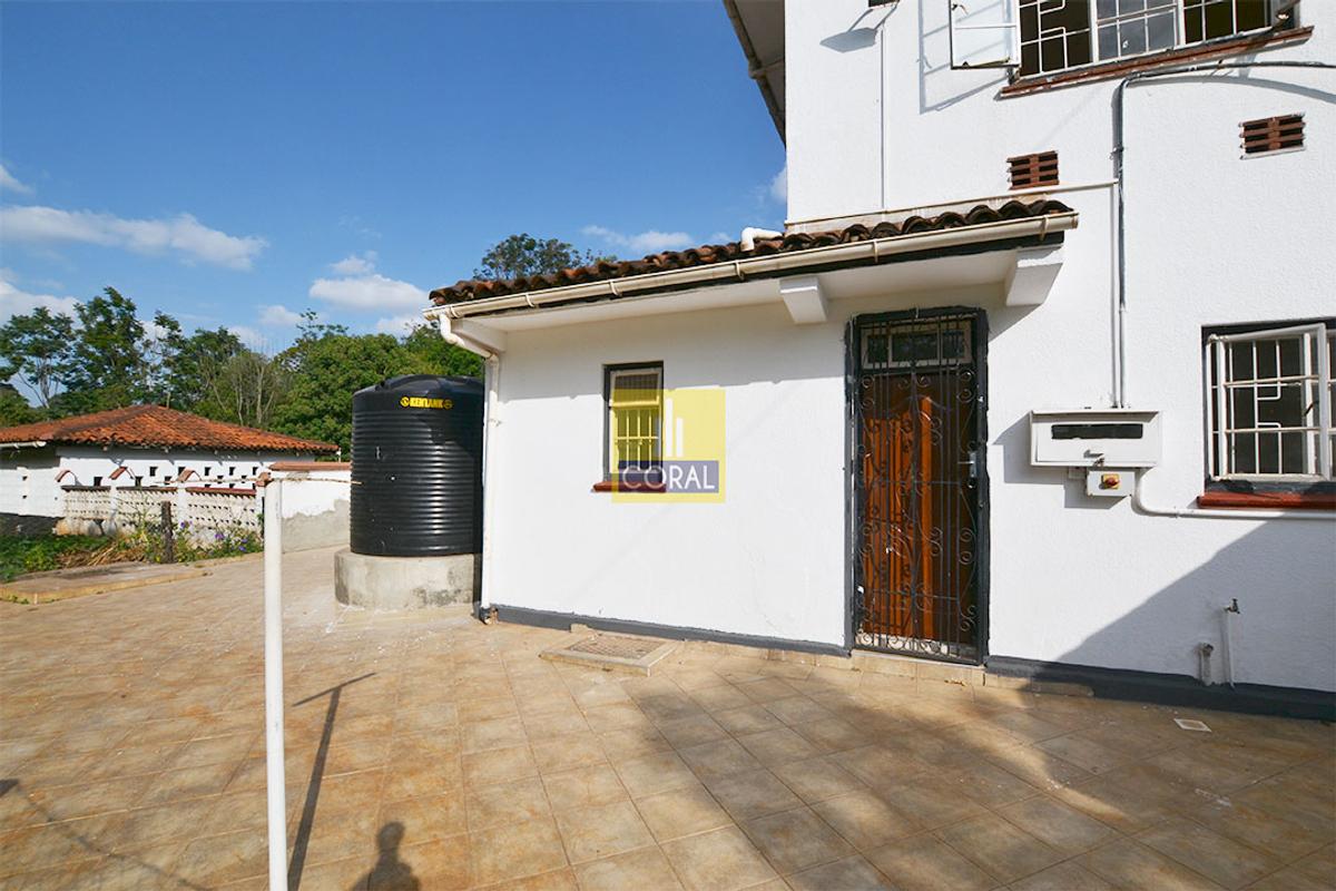 5 Bed House in Rosslyn - 10