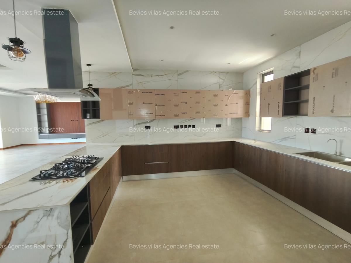 3 Bed Apartment with En Suite at Riverside - 6