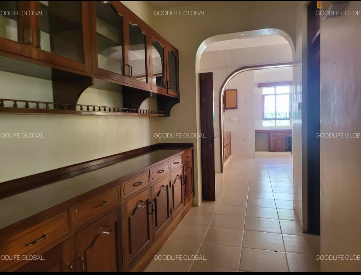 5 Bed House with En Suite at Nyari - 7