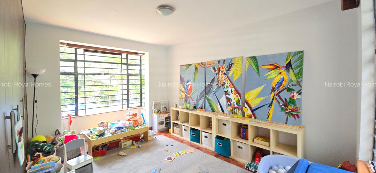 4 Bed Townhouse with En Suite at Rosslyn Heights - 11