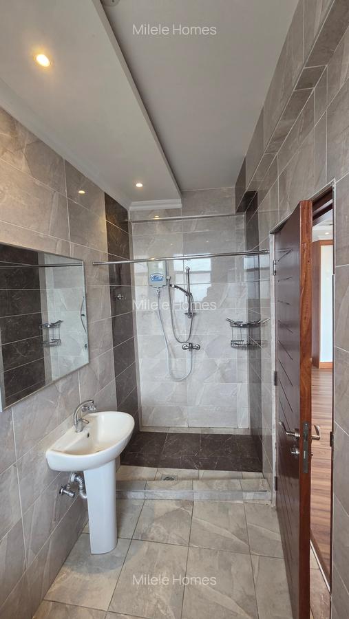 3 Bed Apartment with En Suite at Othaya Road - 6