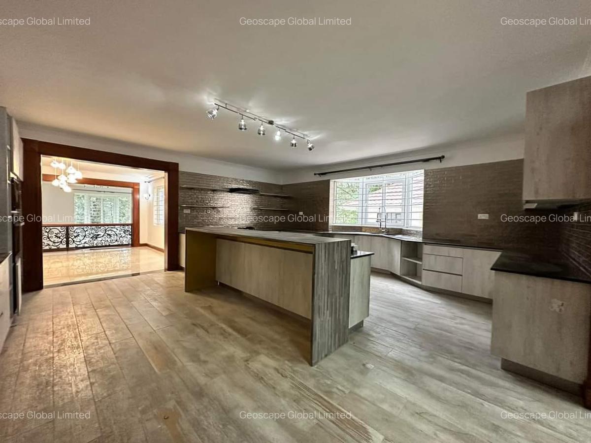 5 Bed House with En Suite in Rosslyn - 16