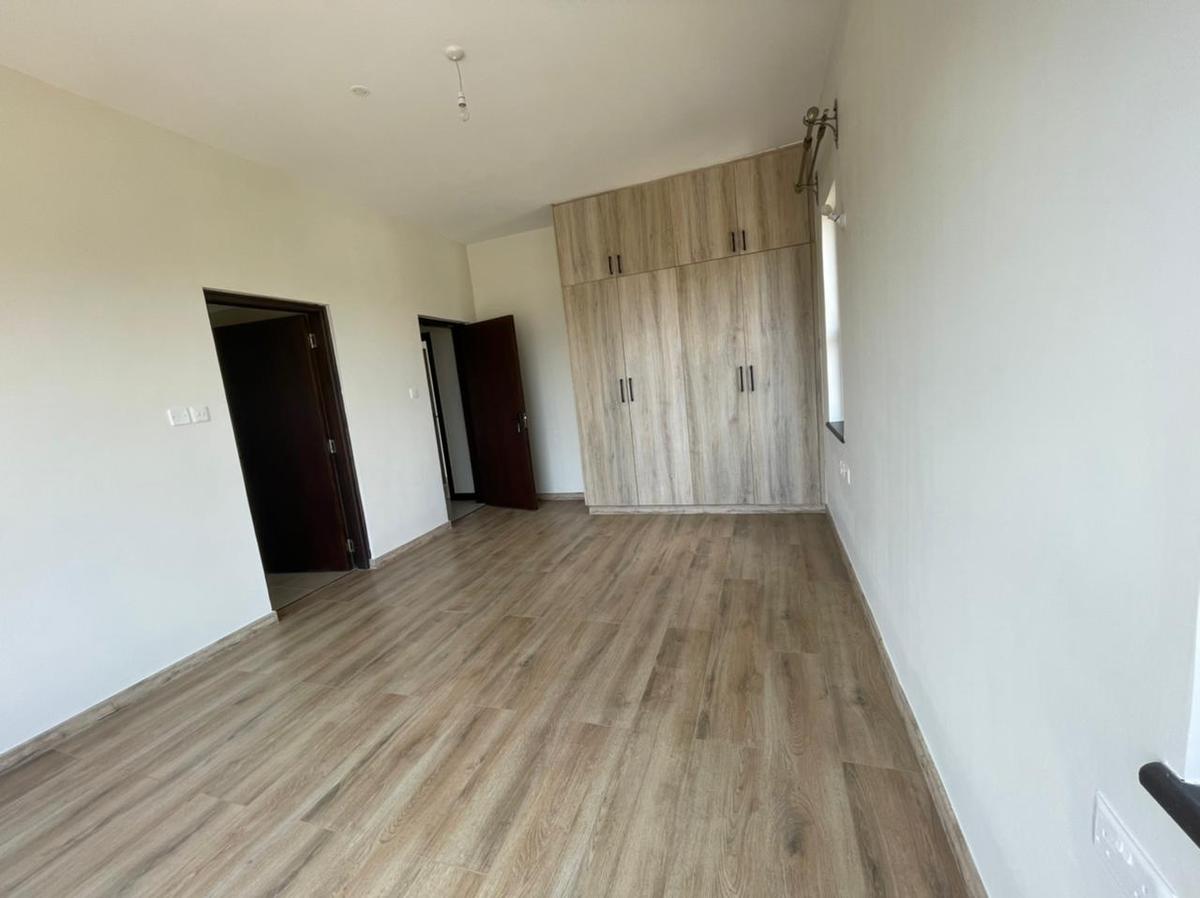 3 Bed Apartment with En Suite in Parklands - 13