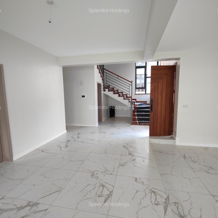 5 Bed Townhouse with En Suite in Lavington - 19