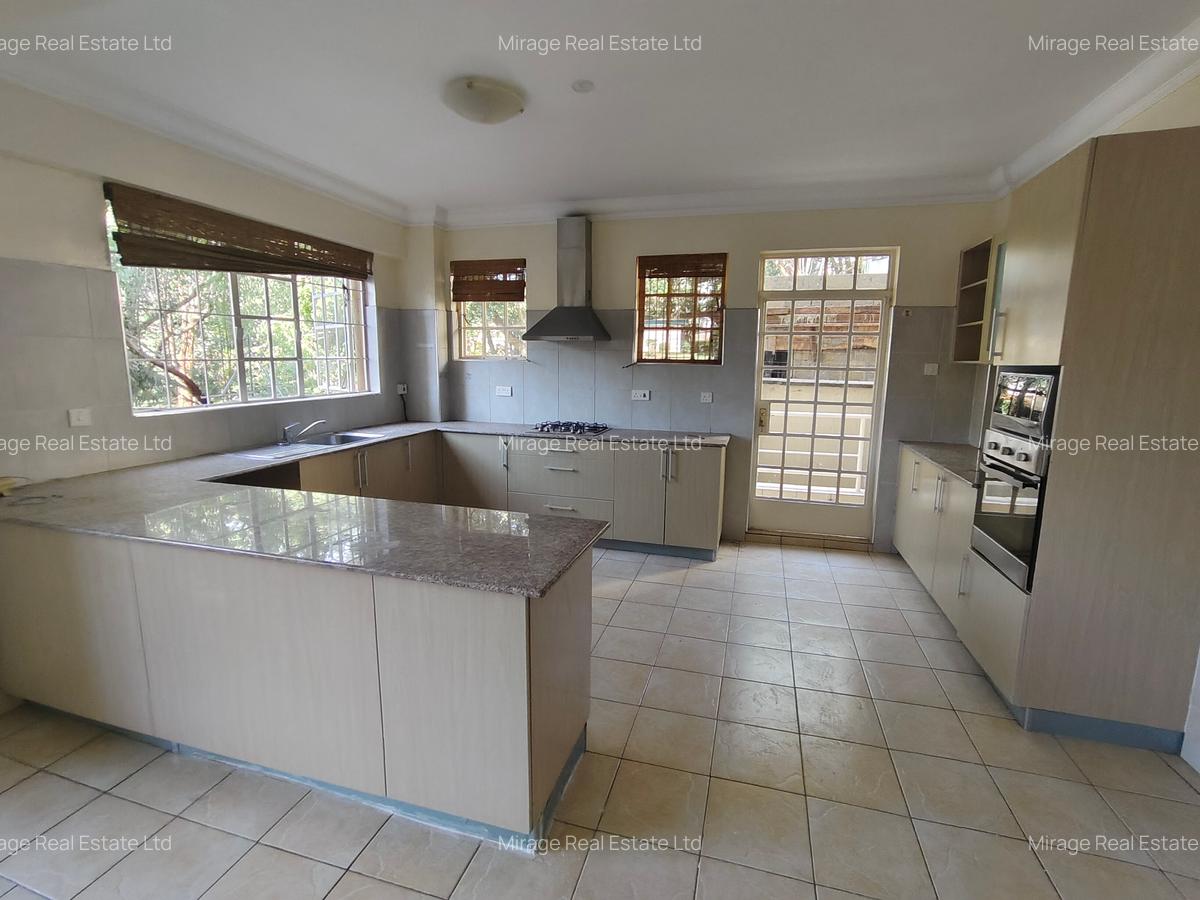 2 Bed Apartment with En Suite in Kilimani - 4