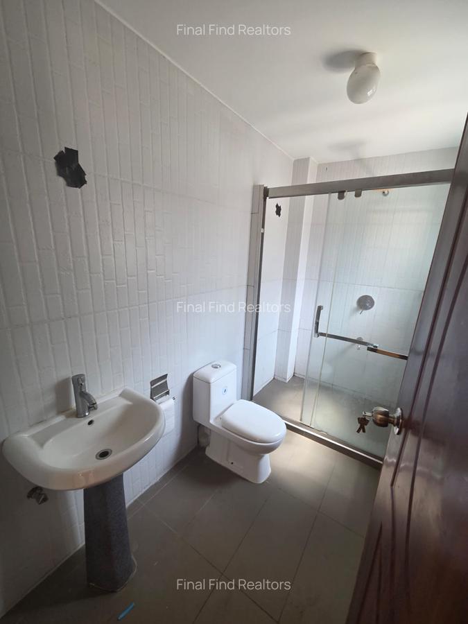 4 Bed House with En Suite in Runda - 11
