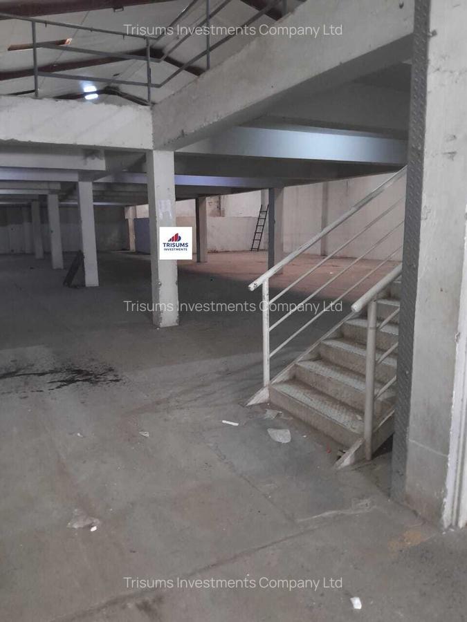 11,233 ft² Warehouse with Fibre Internet in Industrial Area - 1