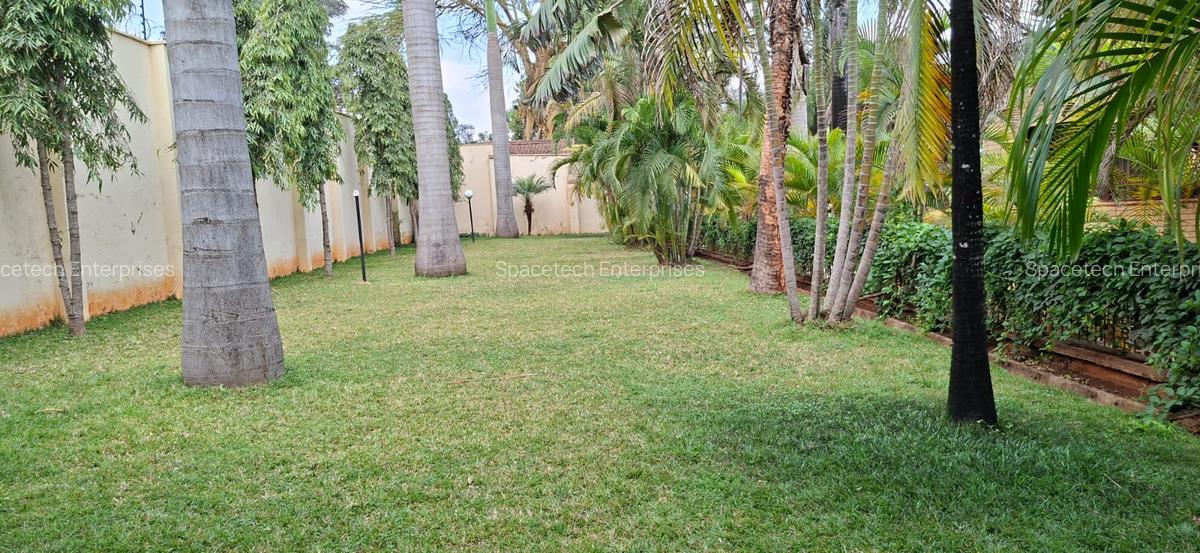 3 Bed House with En Suite in Hill View - 4