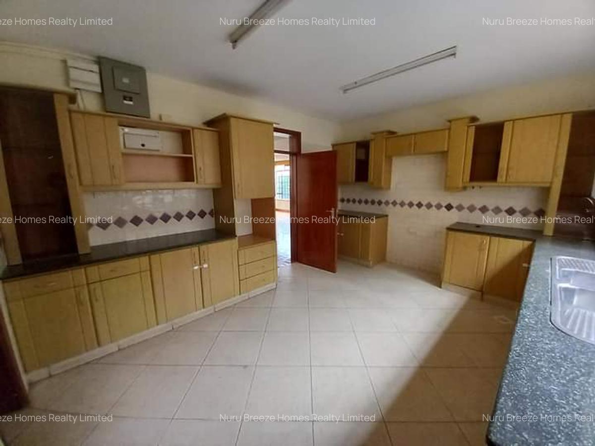 4 Bed Townhouse with En Suite in Spring Valley - 3