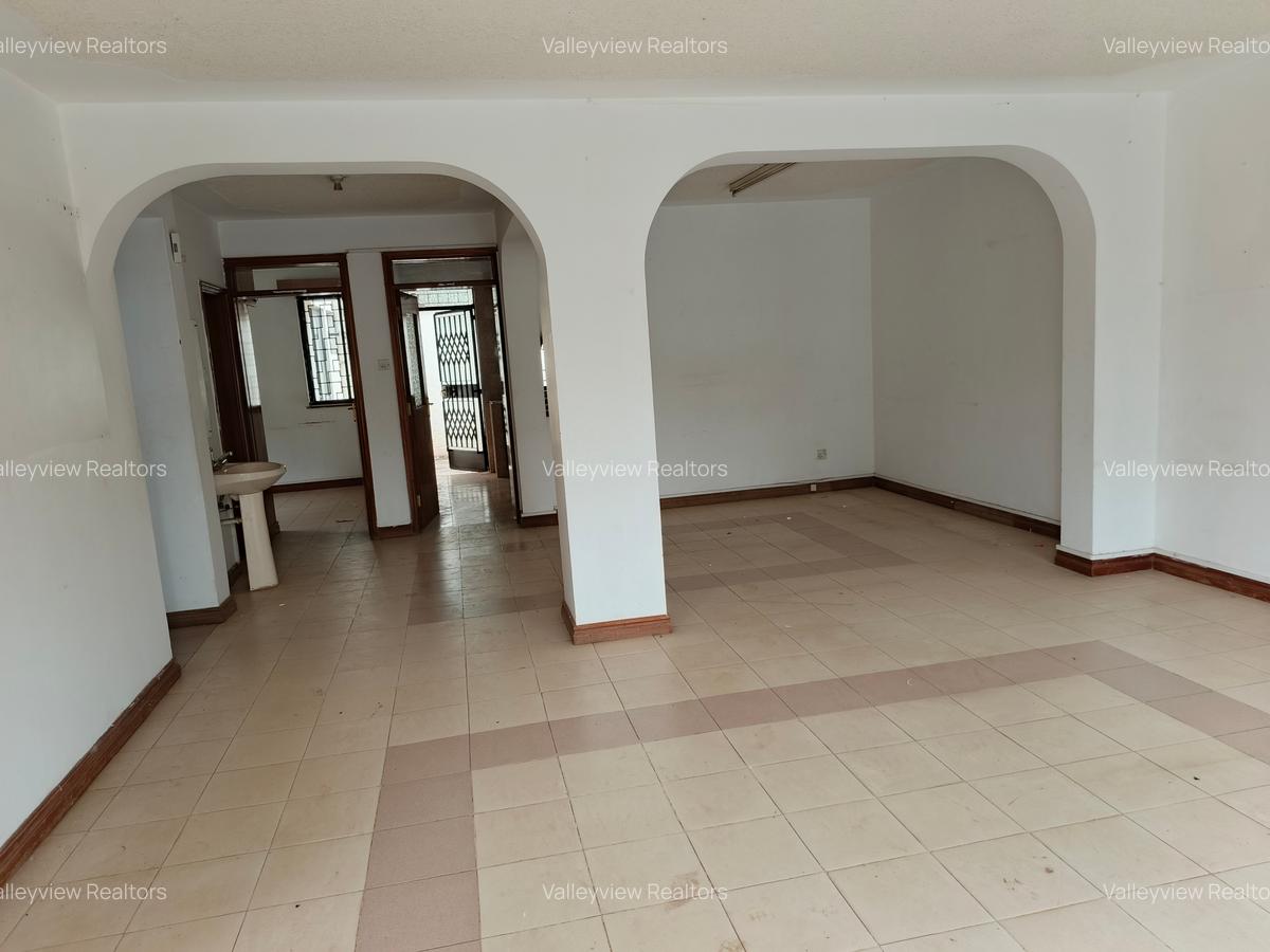 4 Bed Townhouse with En Suite at Lavington - 11