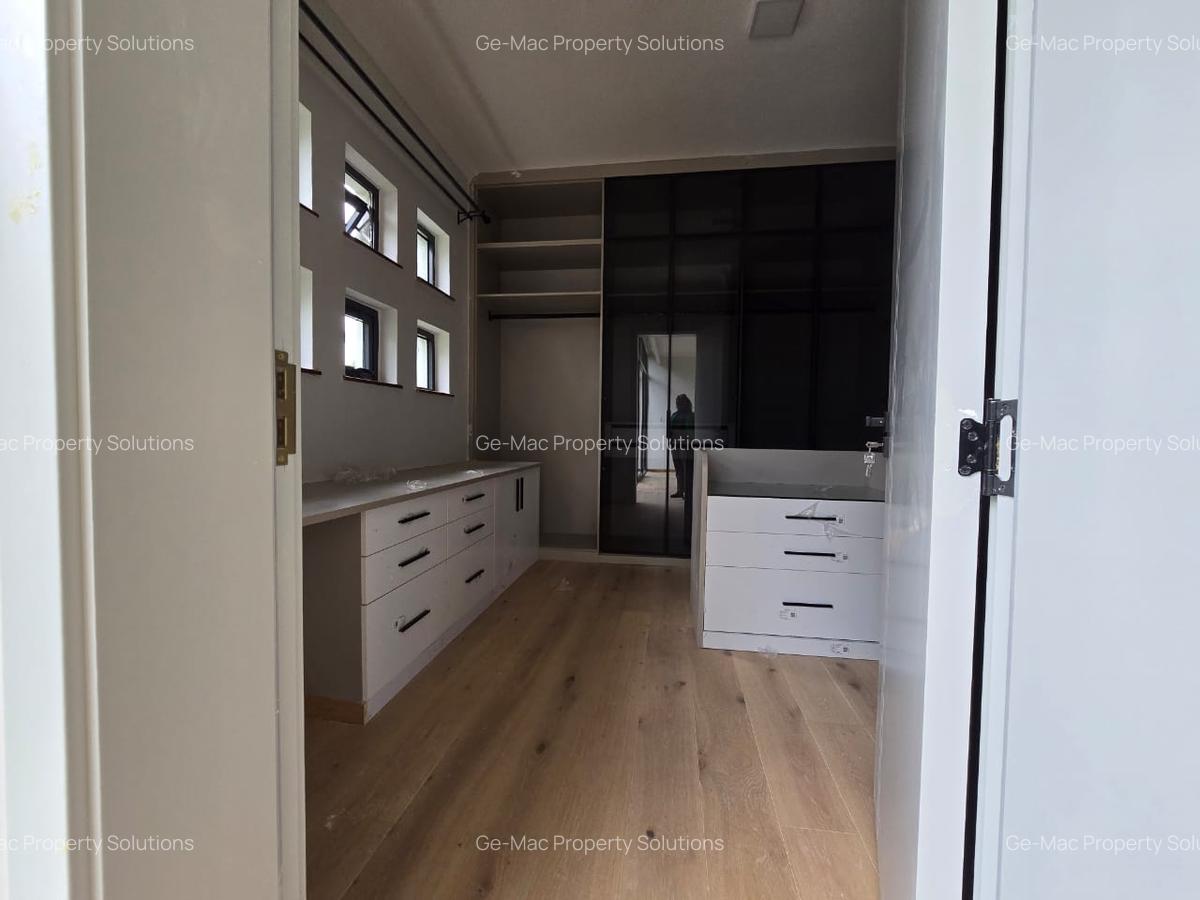 5 Bed House with Garden in Lavington - 12