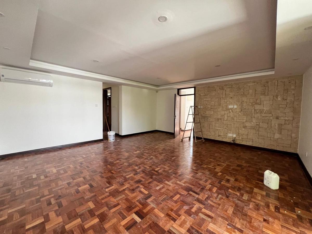 5 Bed Townhouse with En Suite in Lavington - 6