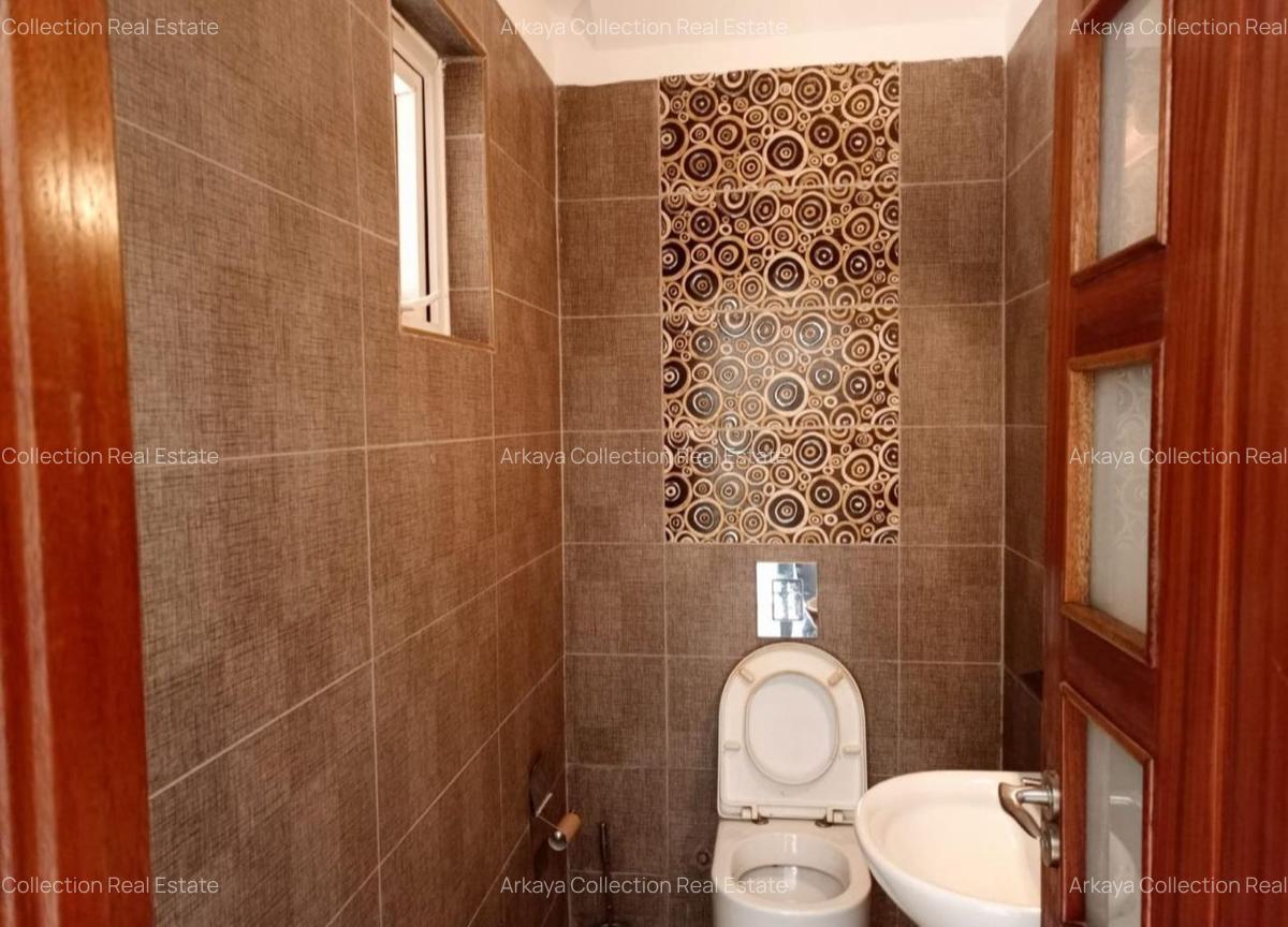 5 Bed Townhouse with En Suite in Lavington - 12