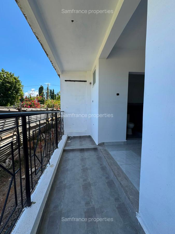 Serviced Studio Apartment with En Suite at Beach Road - 5