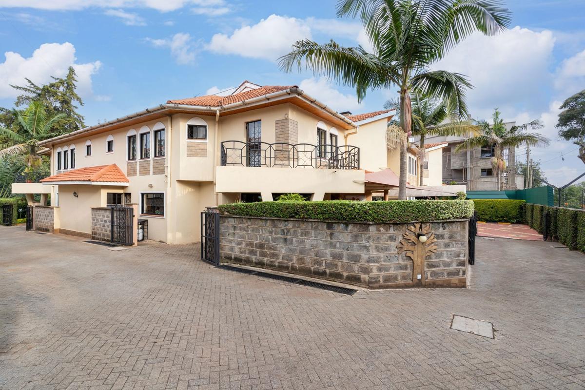 4 Bed Townhouse with En Suite in Lavington - 2