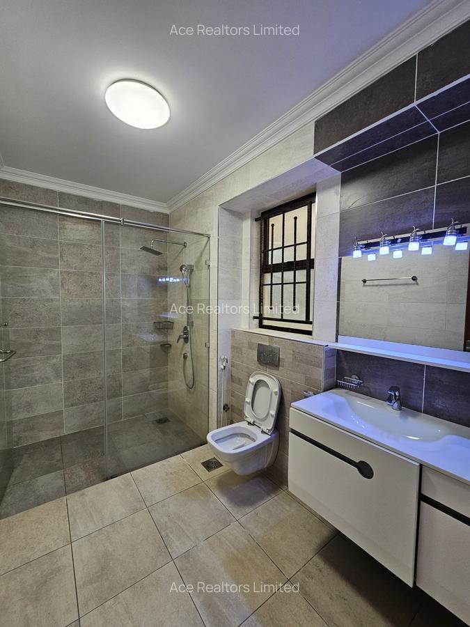 4 Bed Apartment with En Suite at General Mathenge - 14