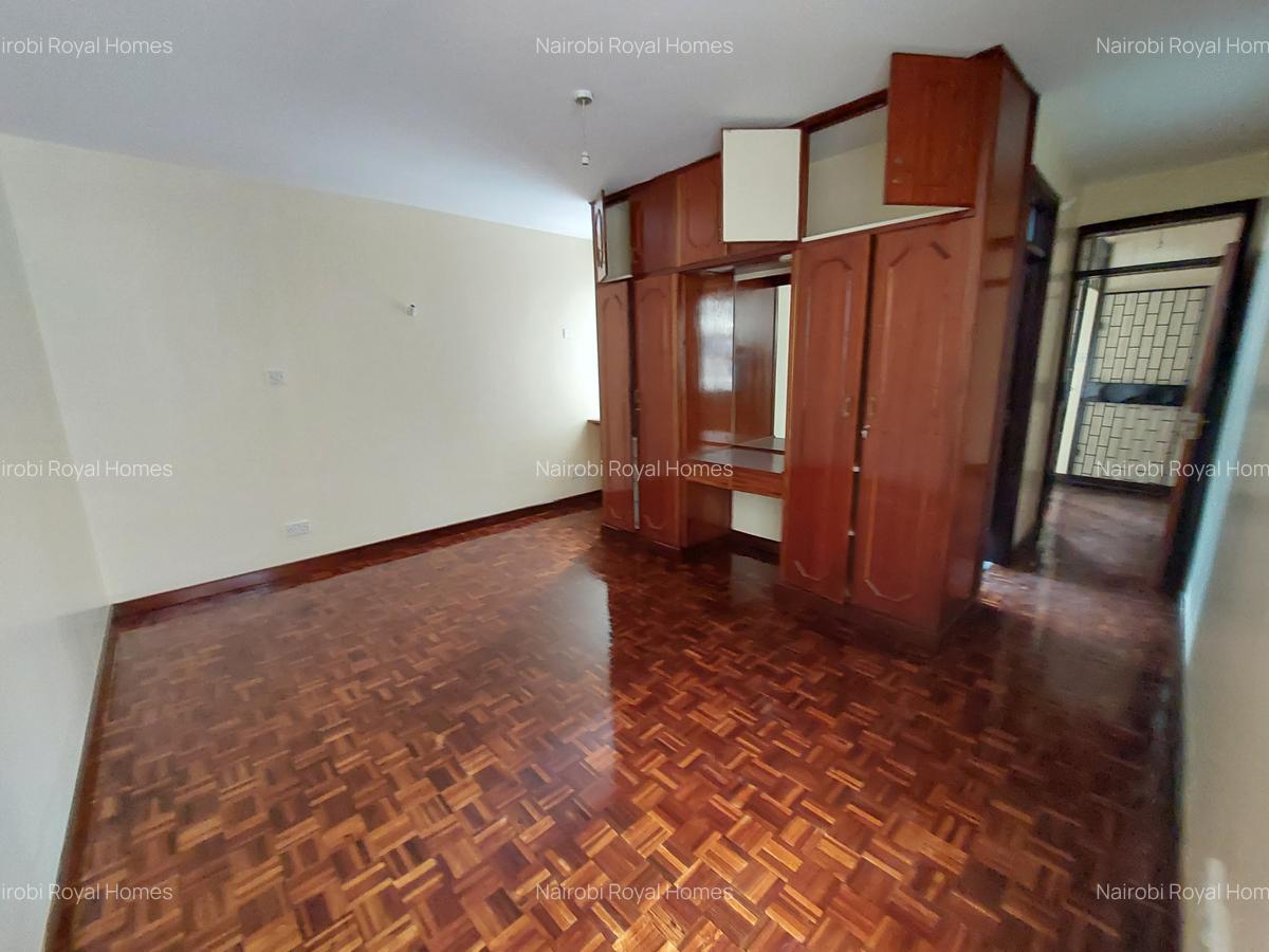 6 Bed Townhouse with En Suite at Algeyo 66 - 9