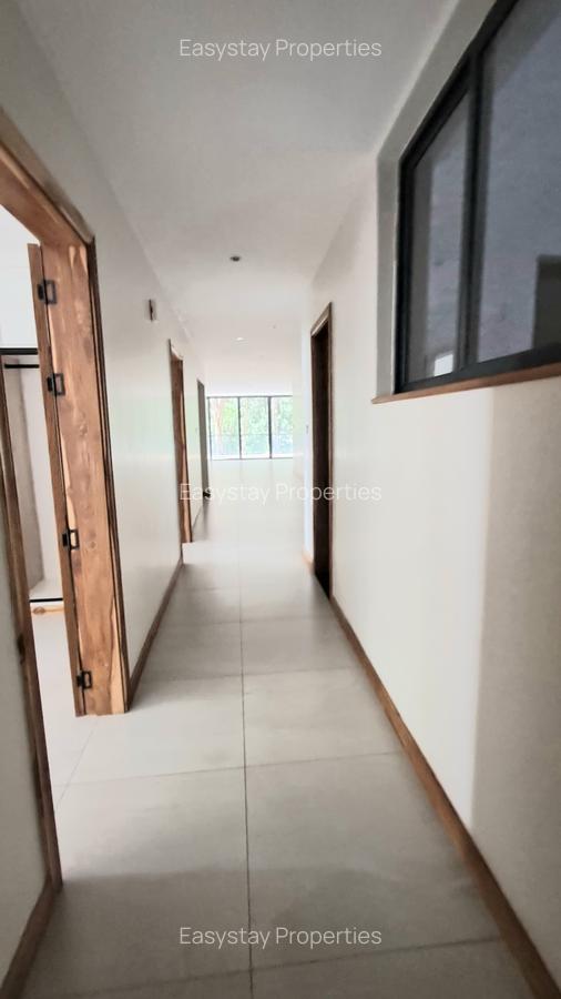 4 Bed Apartment with En Suite in Spring Valley - 17