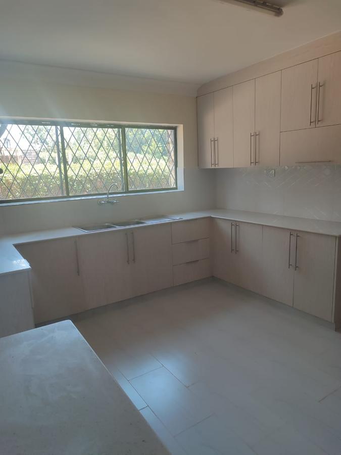 6 Bed House with En Suite in Langata - 12