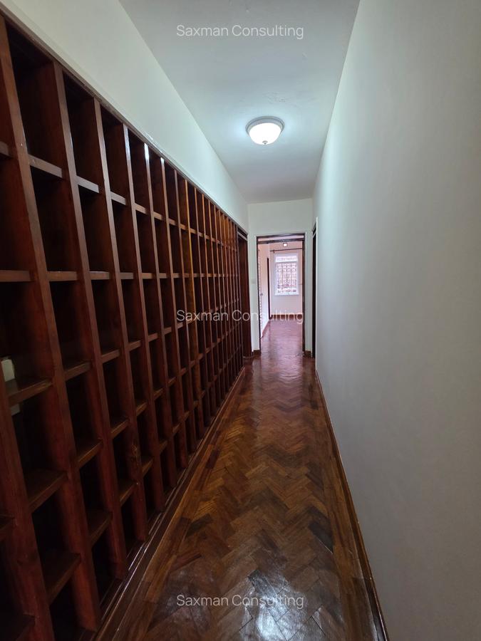 4 Bed House with En Suite in Runda - 2