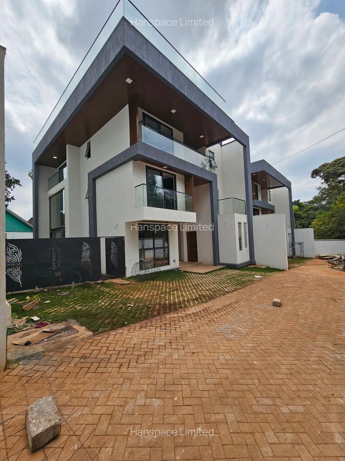 5 Bed Villa with En Suite in Lavington - 4
