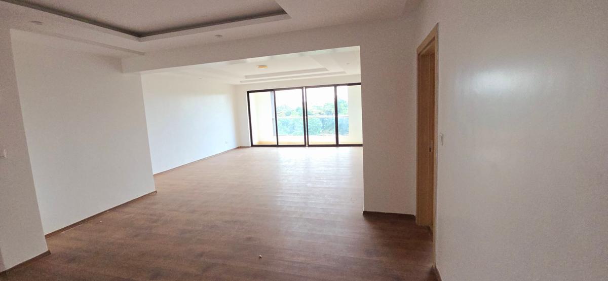 4 Bed Apartment with En Suite at Parklands Avenue - 12