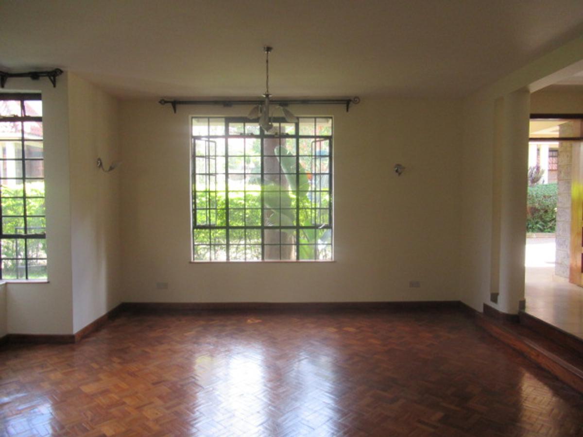 4 Bed Townhouse with En Suite at Lavington - 7