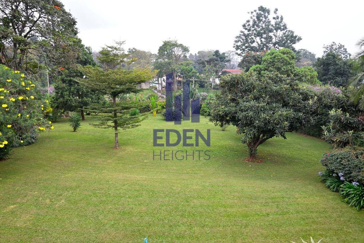 6 Bed House with En Suite in Lavington - 8