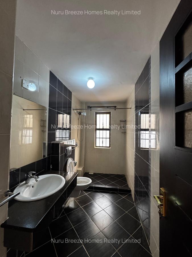 5 Bed House with En Suite in Runda - 18