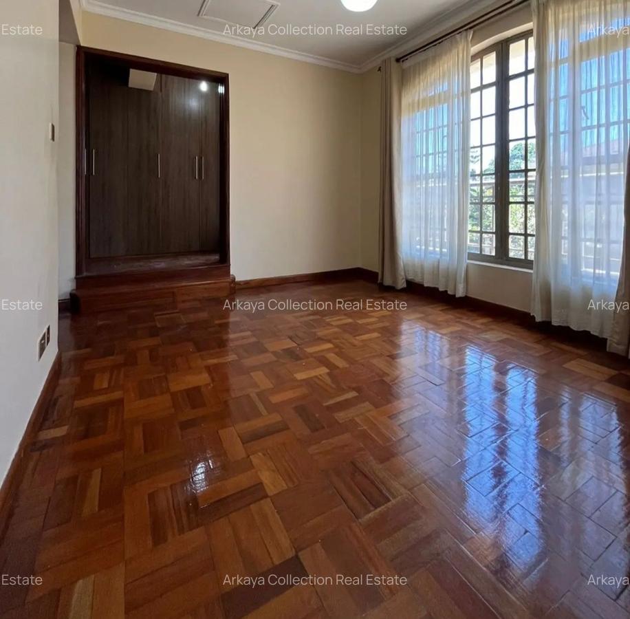 5 Bed House with En Suite in Lavington - 4