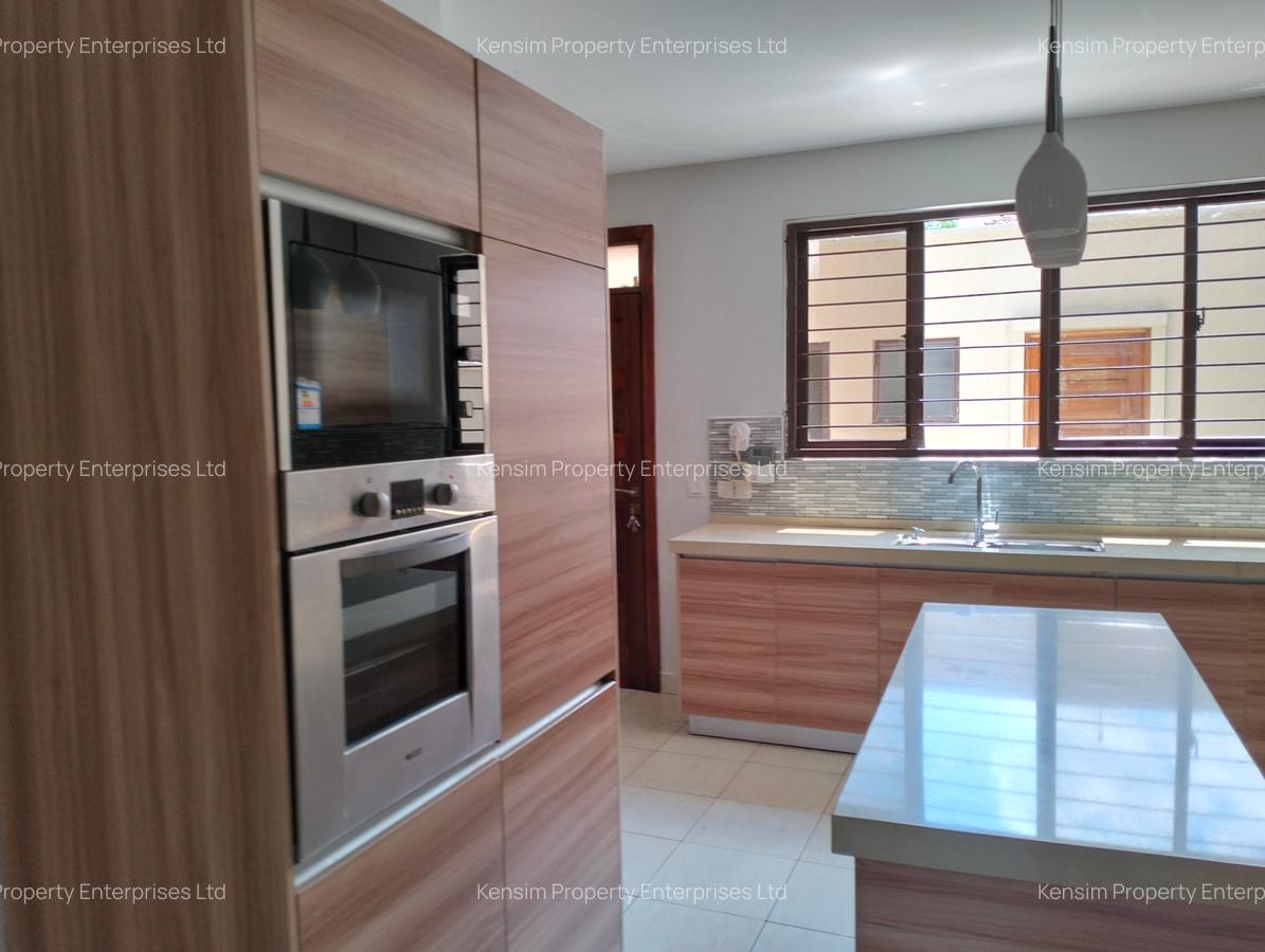 5 Bed Townhouse with En Suite in Lavington - 5