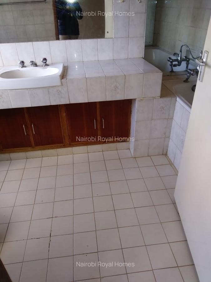 5 Bed Townhouse with En Suite at Muringa Road - 14