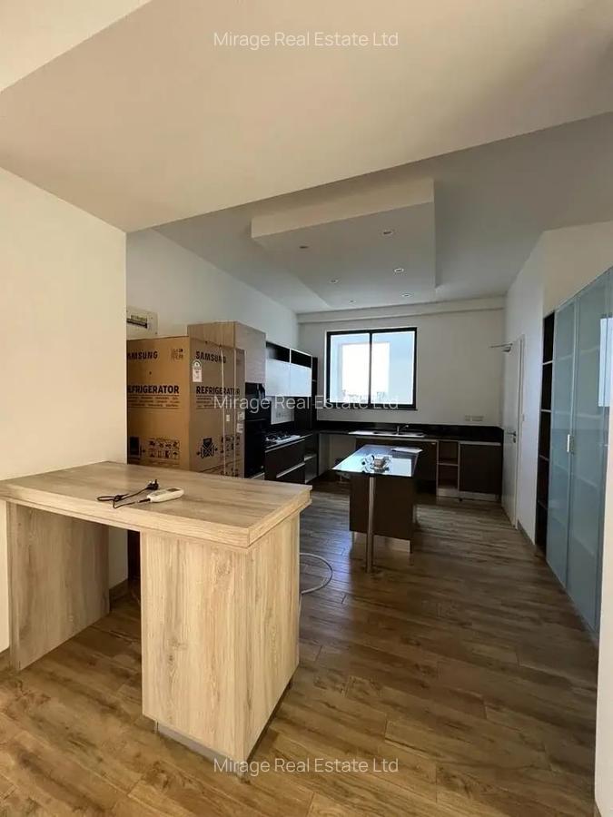 4 Bed Apartment with En Suite in Riverside - 11