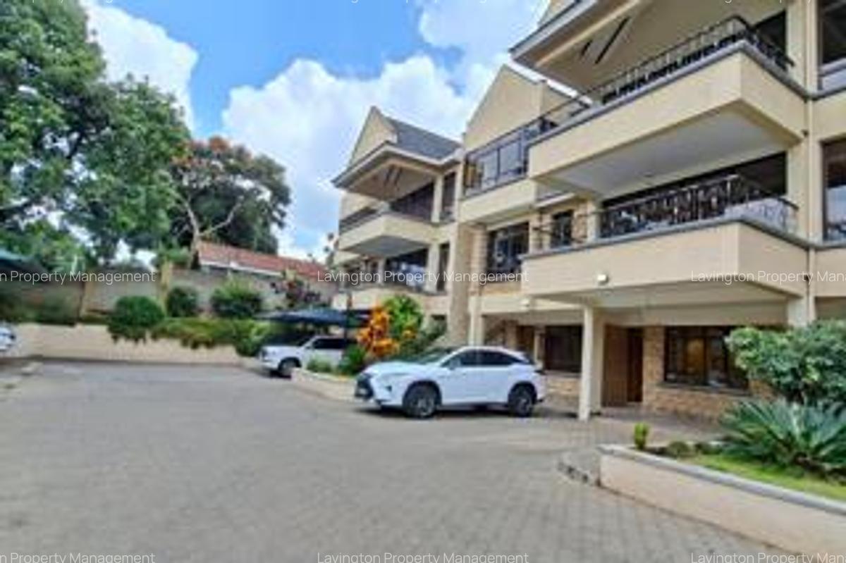 5 Bed Villa with En Suite at Lavington Green - 15