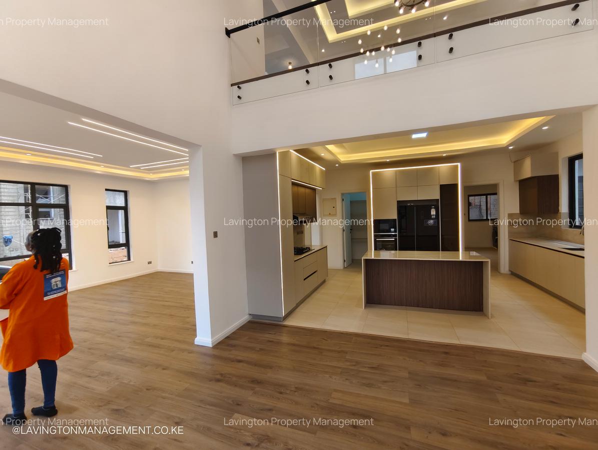 5 Bed House with En Suite at Lavington Green - 2