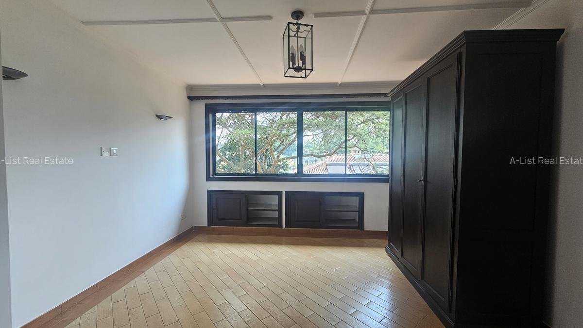 4 Bed Villa with En Suite at Kyuna Close - 5