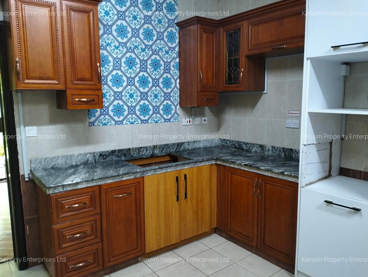 5 Bed Townhouse with En Suite in Lavington - 8