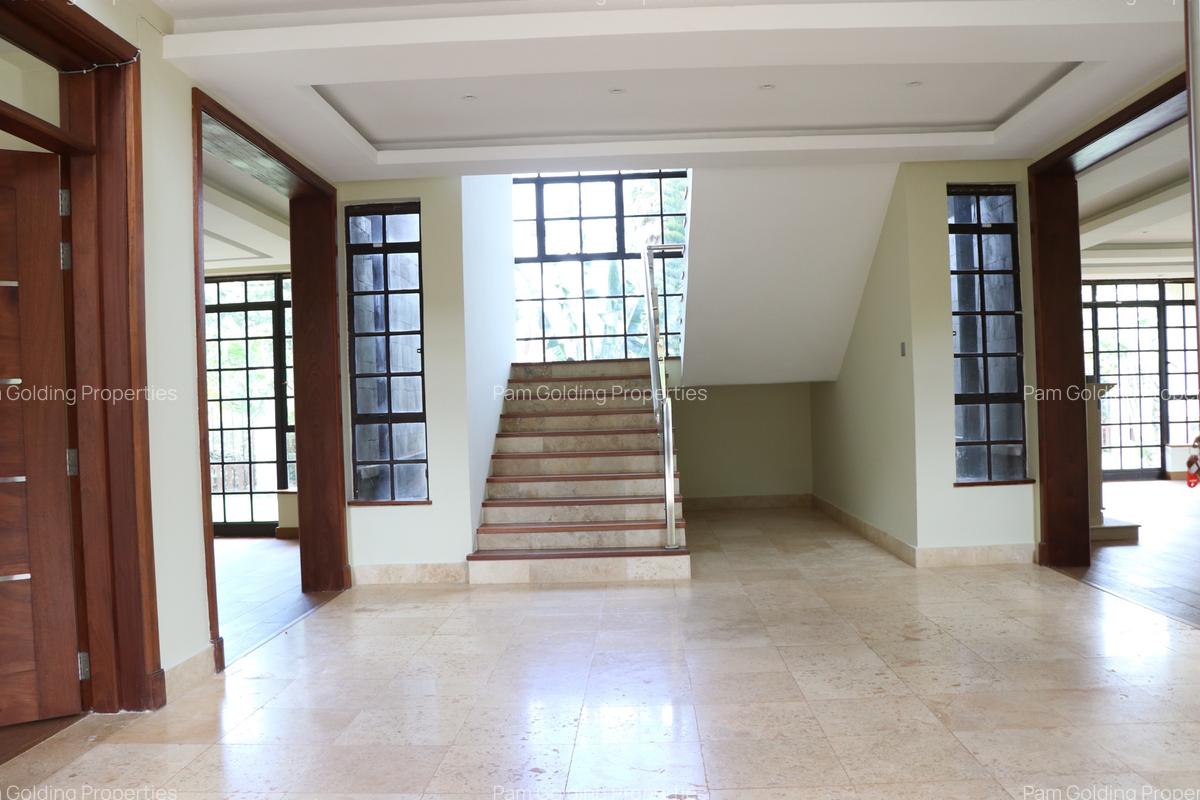5 Bed Villa with En Suite in Runda - 12