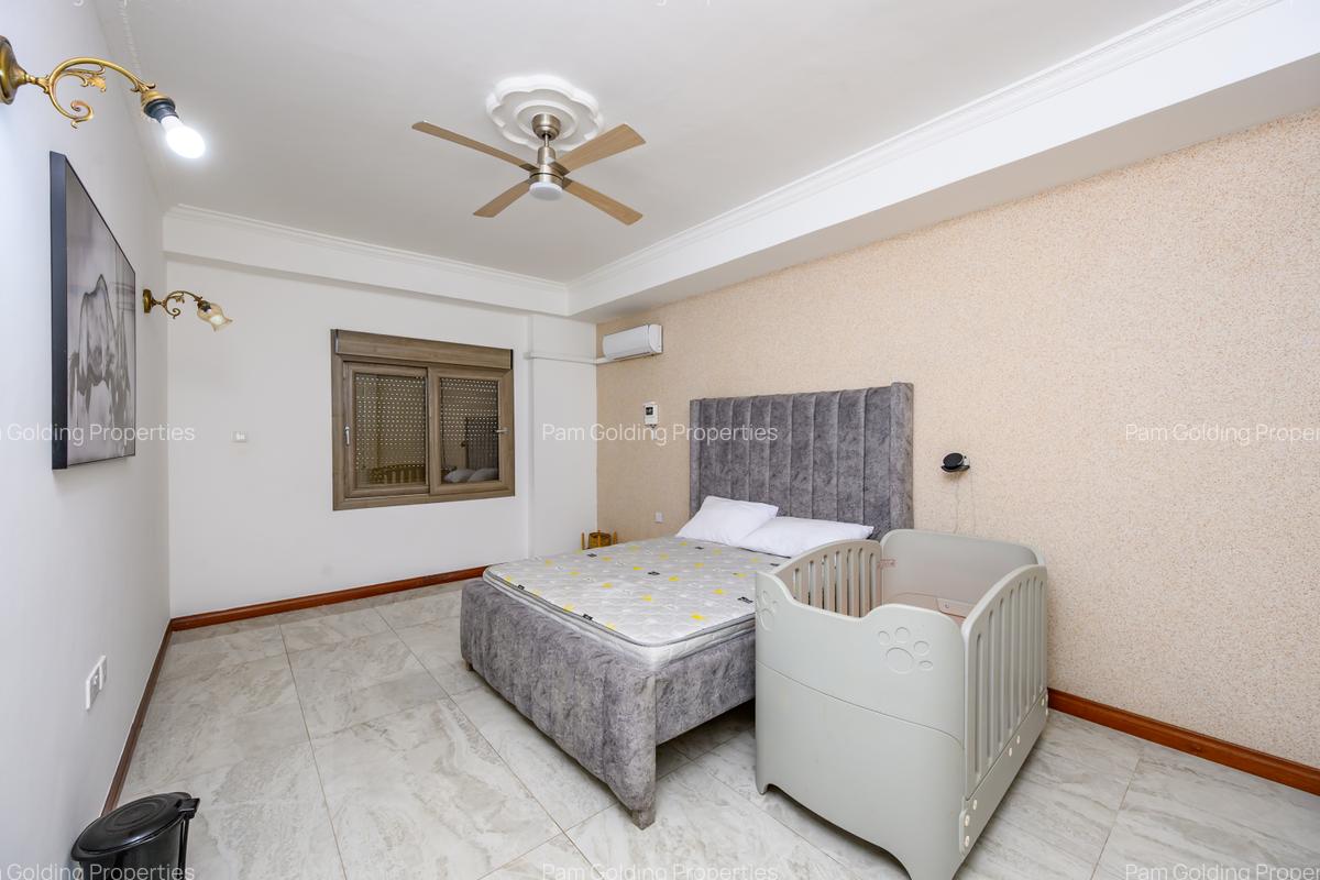 Serviced 2 Bed Apartment with En Suite at 1St Avenue - 5