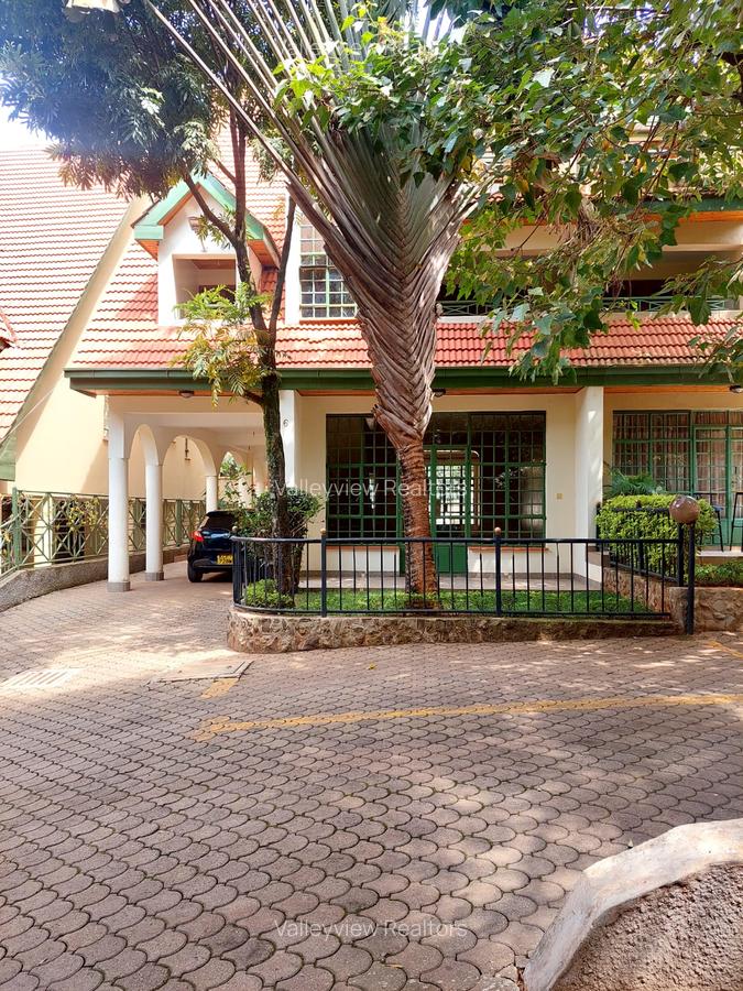 4 Bed Townhouse with En Suite at Lavington - 1