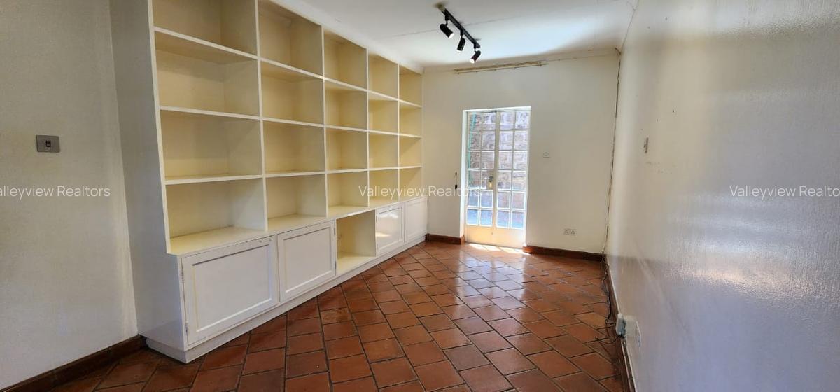 4 Bed House with En Suite at Lavington - 17