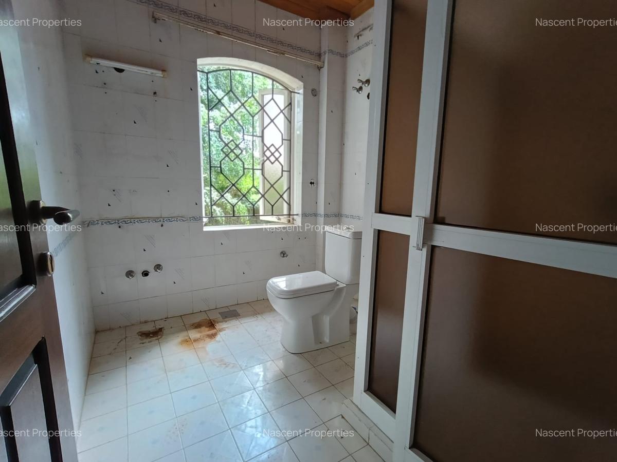 4 Bed House with En Suite at Hill View - 15