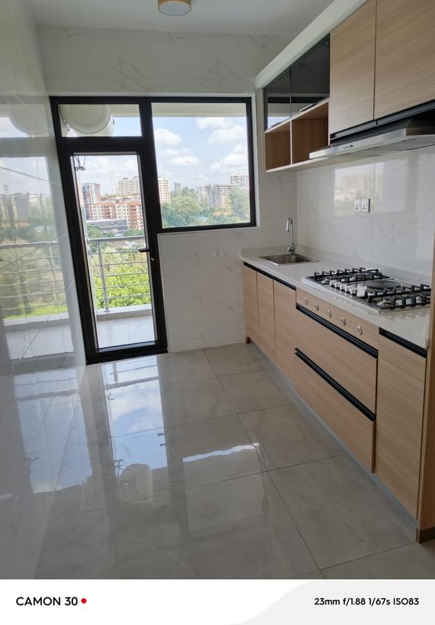 3 Bed Apartment with En Suite at Riverside - 17