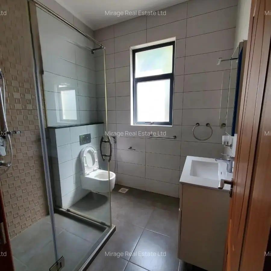 3 Bed Apartment with En Suite in Parklands - 6