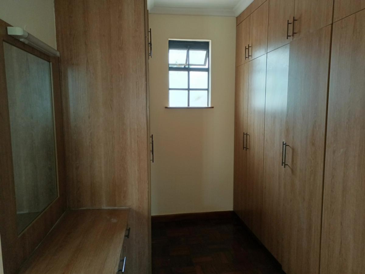 3 Bed Apartment with En Suite at Riverside Drive - 13